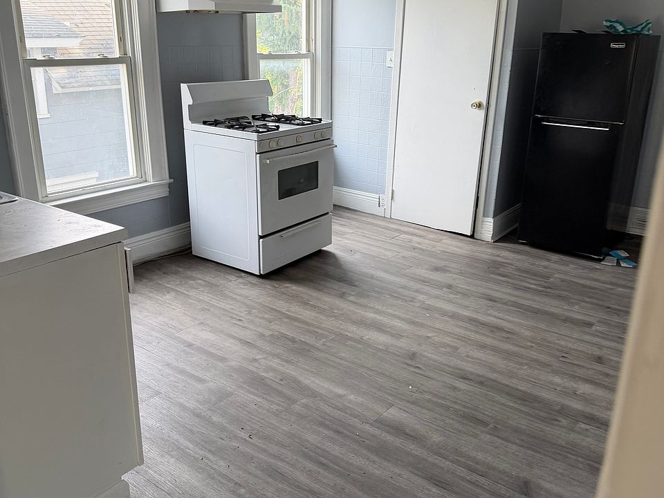 2nd image of 1015 Highland St #2