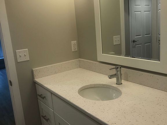 4th image of 5836 Alderson St #1