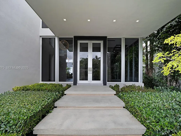 1379 N Venetian Way — Photo 10