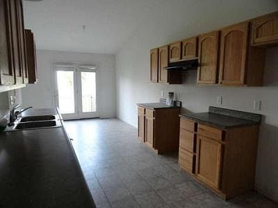 4th image of 4865 Livingstone Ave