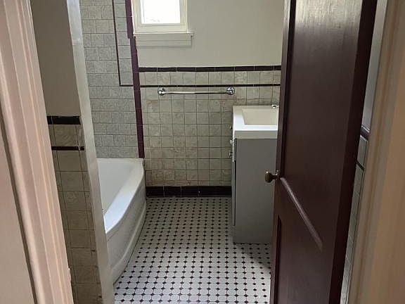 3rd image of 125 Clement Ave