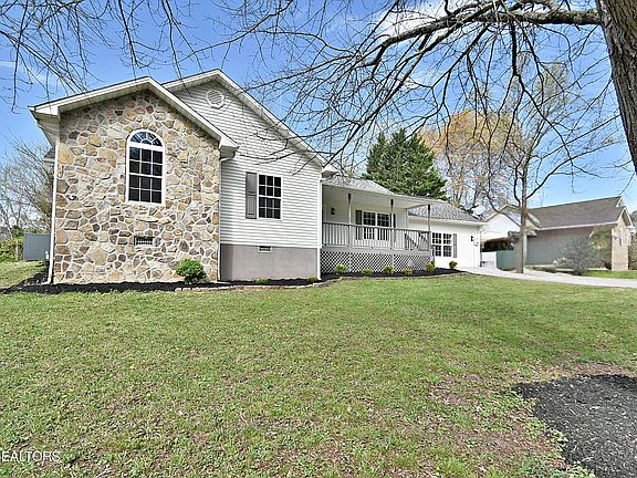 3rd image of 2913 Village Ln