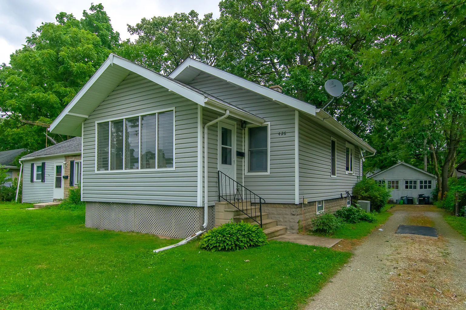 426 S May St photo 1