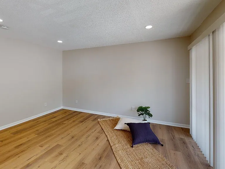 1402 E Gore St — Photo 13