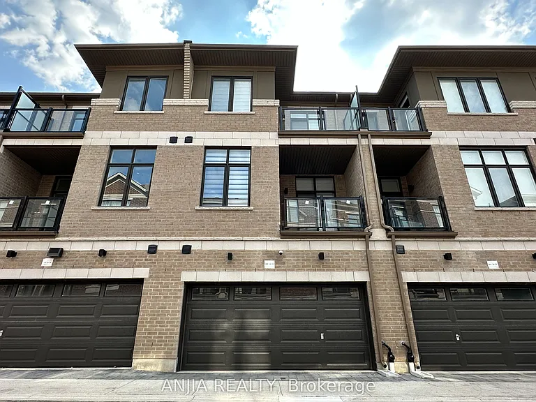 10 Tay Ln — Photo 2