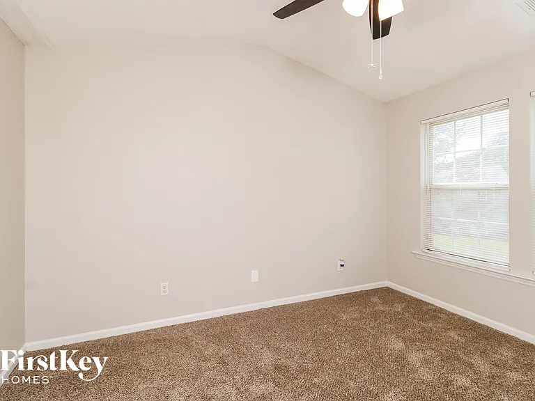 4230 Fairwood Dr — Photo 5