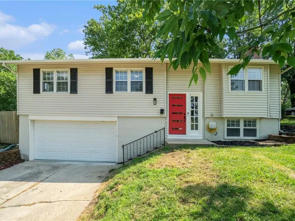 10218 Moody Park Dr, Overland Park, KS 66212