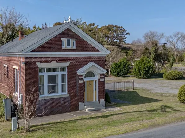 4322 Capeville Dr, Cape Charles, VA 23310
