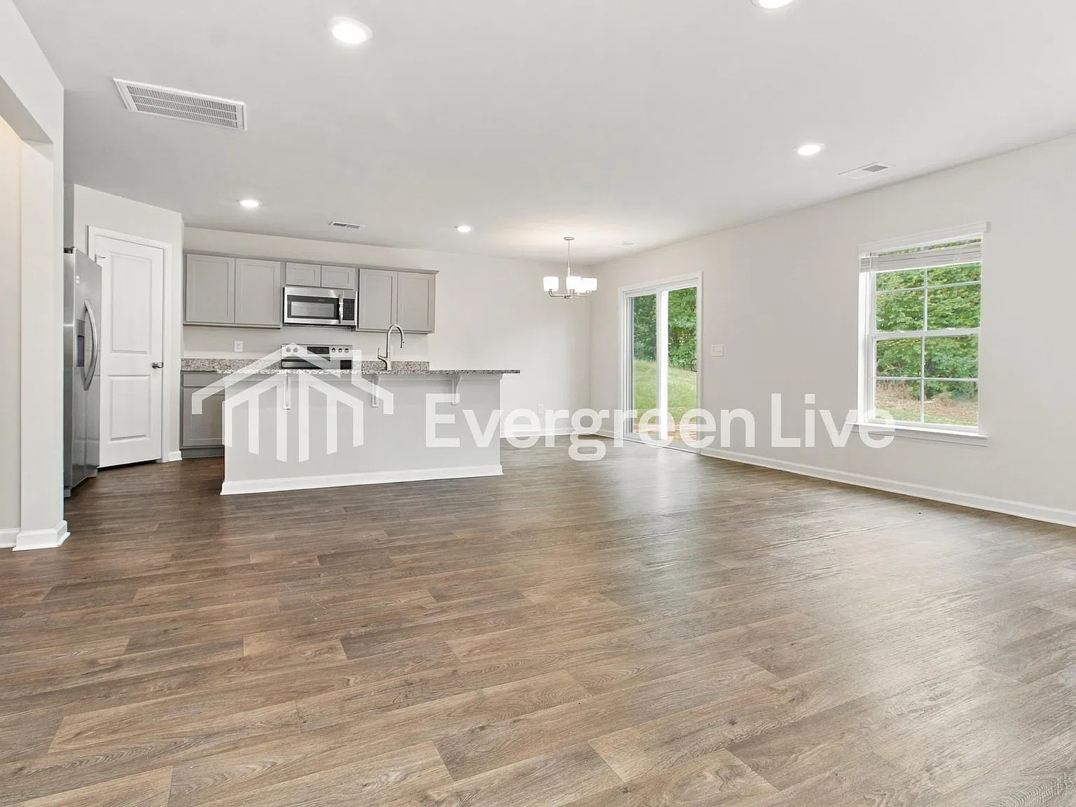 4 bed, 2.5 bath, 1775 sqft, $1,945 — Photo 2