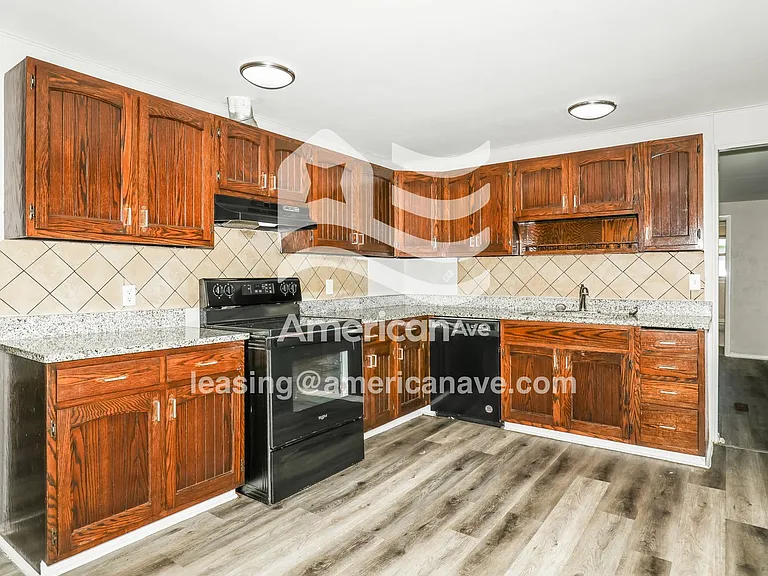 1793906_006_kitchen_6.jpg