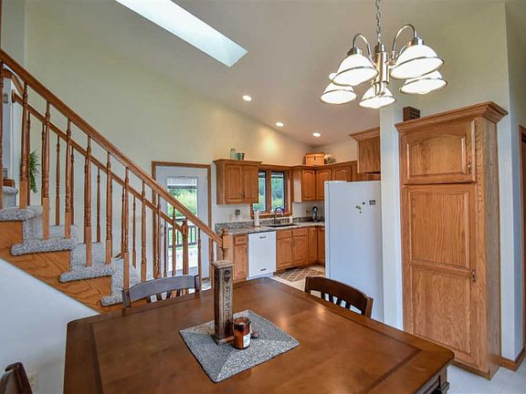 5th image of 1661 Mapleridge Cir