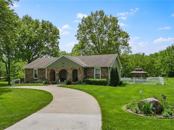 305 Dunns Ln, Richmond, MO 64085