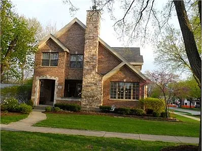 262 E Oneida Ave photo 1