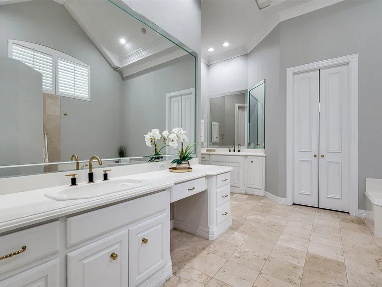 5902 Shy Dr — Photo 17