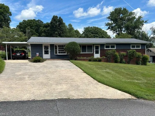 1928 Marigold Ln, Hudson, NC 28638