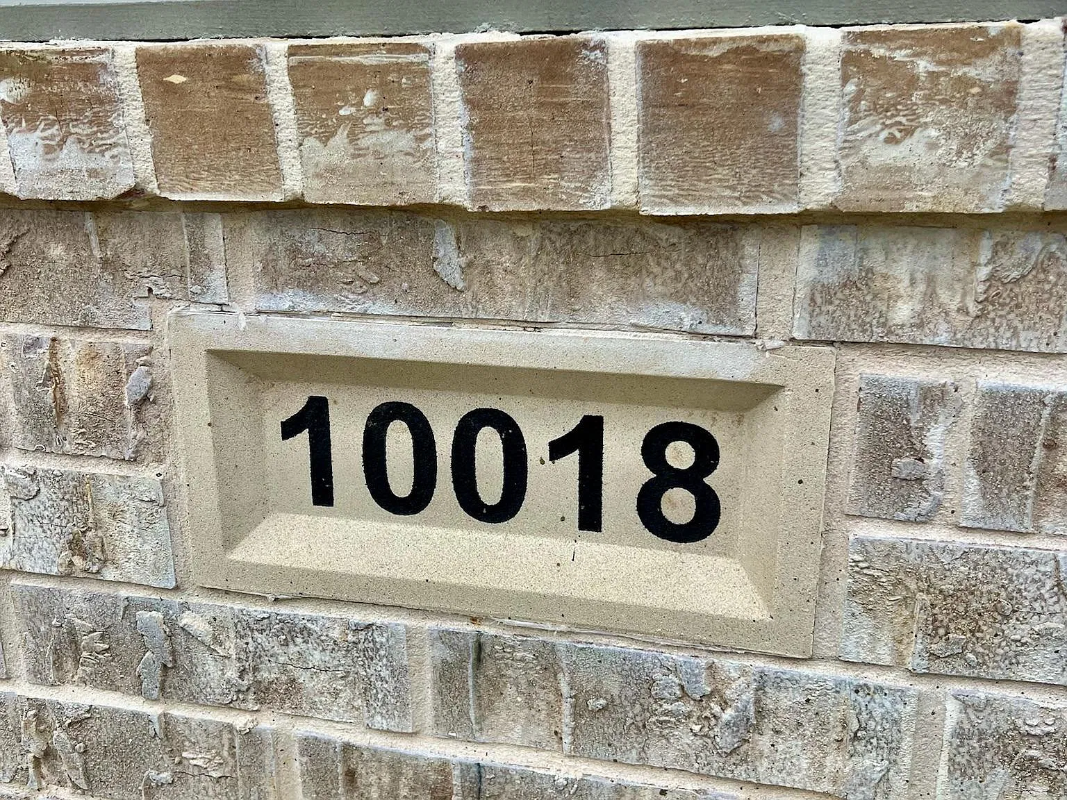 4 bed, 2.5 bath, 2001 sqft, $2,800 — Photo 2