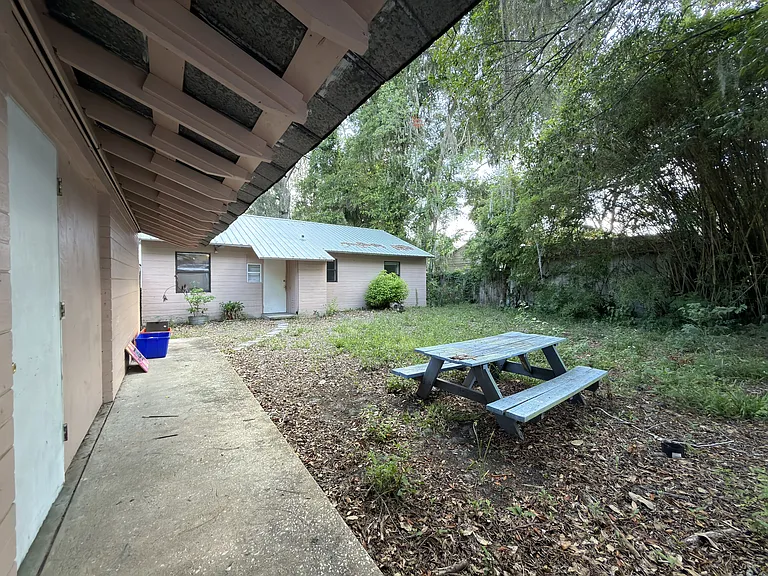 1424 NW 6th Pl — Photo 15
