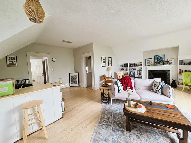 2131 E Superior St #3 — Photo 6