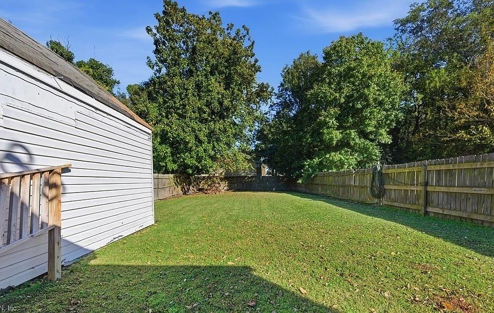 2nd image of 1119 Decatur St