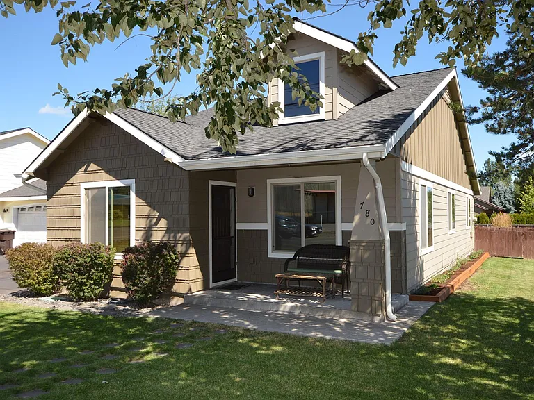 780 E Cascade Ave — Photo 2