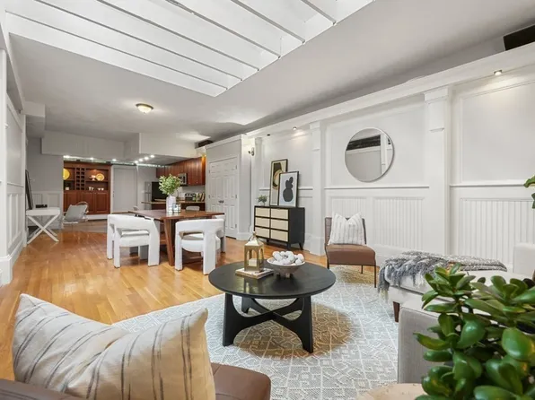 515 Franklin St #4, Cambridge, MA 02139