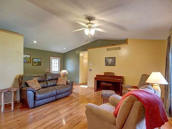 2nd image of 103 N Finch Ct
