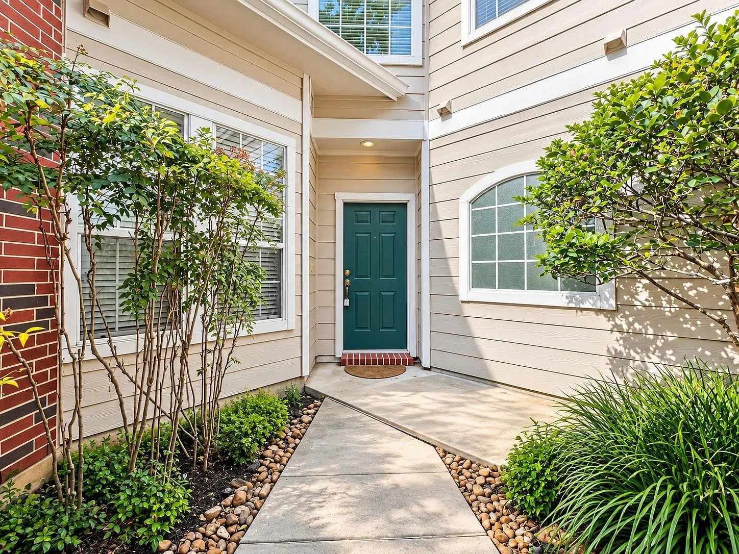 3 bed, 2.5 bath, 1822 sqft, $1,998 — Photo 3