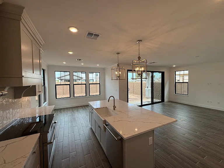 2390 W Los Arboles Pl — Photo 32