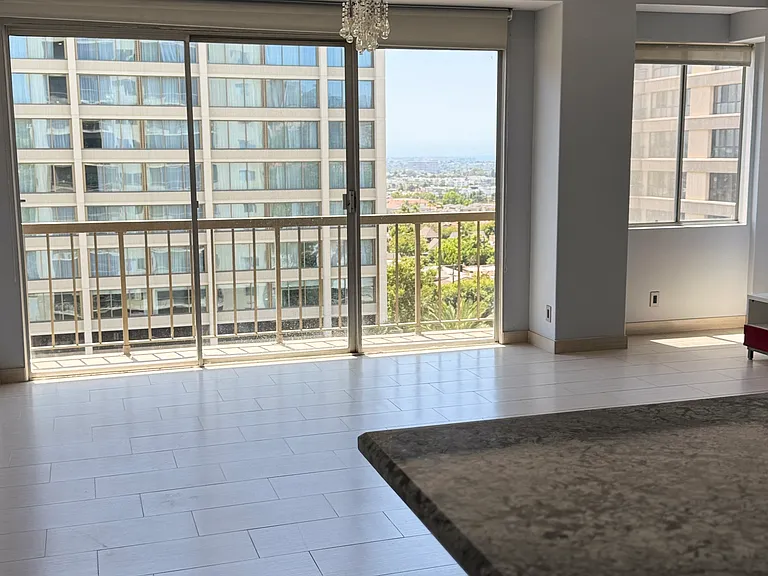 10747 Wilshire Blvd #1002 — Photo 33