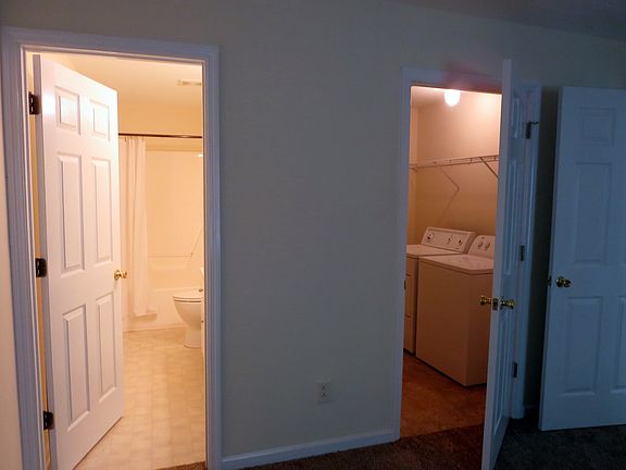 2nd image of 153 Pin Oak Dr