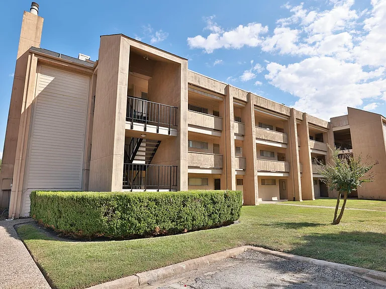 12600 Melville Dr #318B — Photo 29