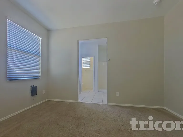 29300 W Clarendon Ave — Photo 5