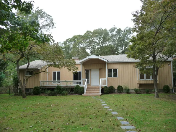 https://photos.zillowstatic.com/fp/098b6129d7bd43233b41cf69df950e5f-p_e.webp