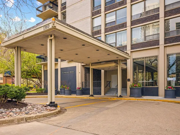 1360 N Sandburg Ter, Chicago, IL