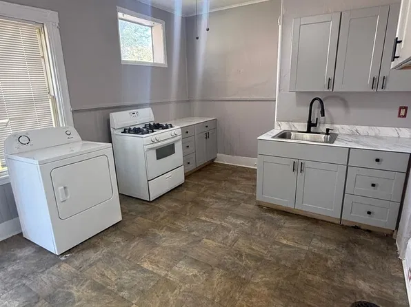 327 Market St, Gloucester City, NJ 08030