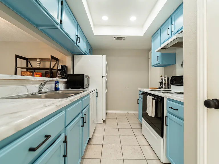 2640 Gwendolyn Ln #B — Photo 12