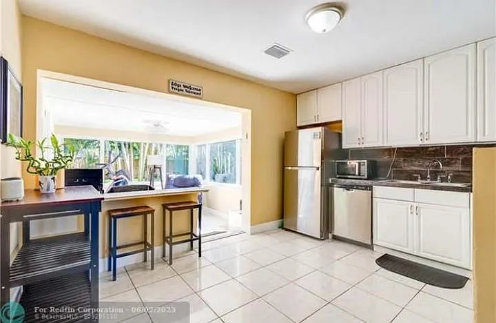 727 NW 18th St — Photo 9