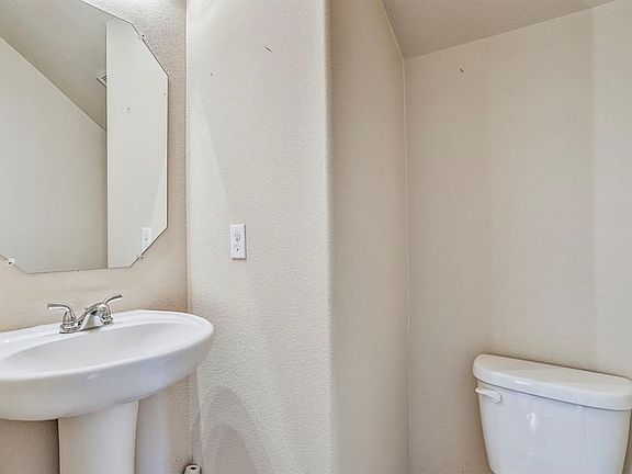 4th image of 720 Cypress Hill Dr