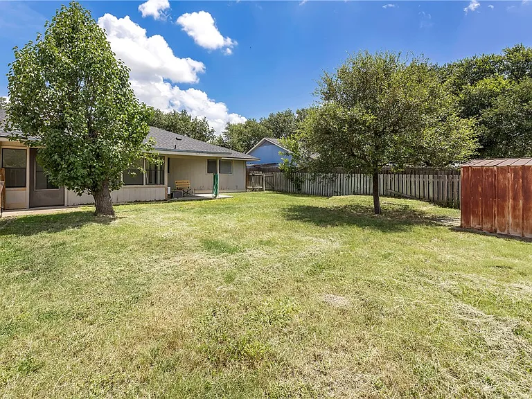 2312 Windsor Dr — Photo 16
