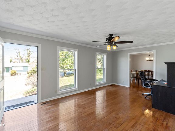 3rd image of 1408 Woodmont Dr