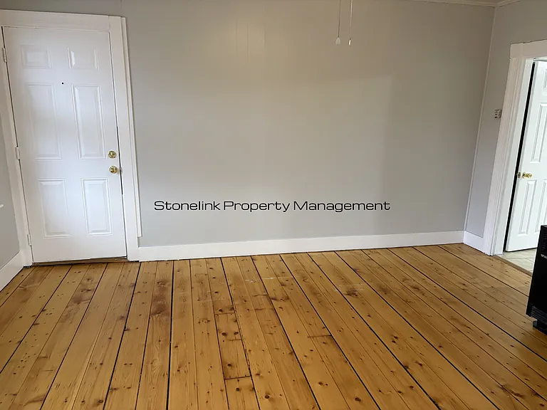 315 E School St — Photo 6