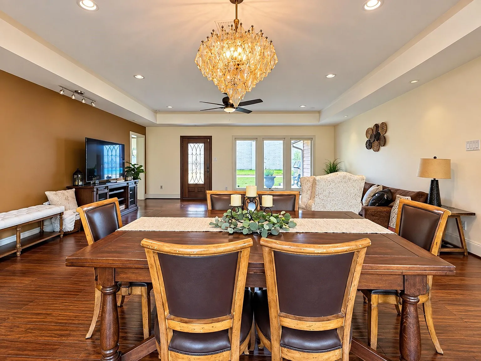 3 bed, 2.0 bath, 1503 sqft, $3,499 — Photo 3