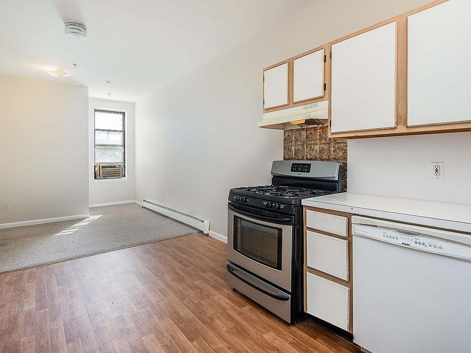 Open Kitchen & Living