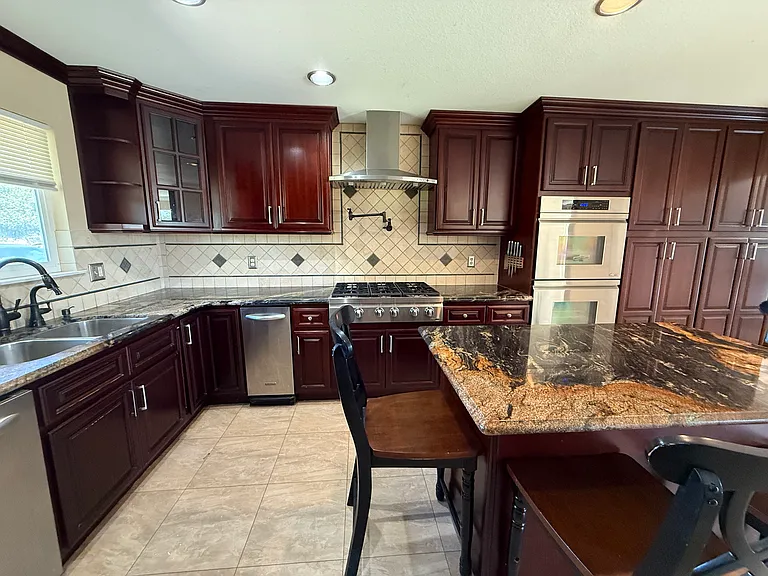 2251 Indian Horse Dr — Photo 2