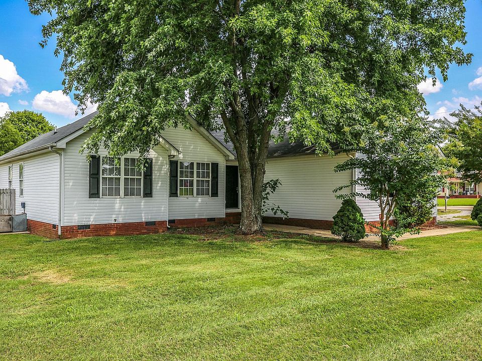 1st image of 102 Worchester Ct