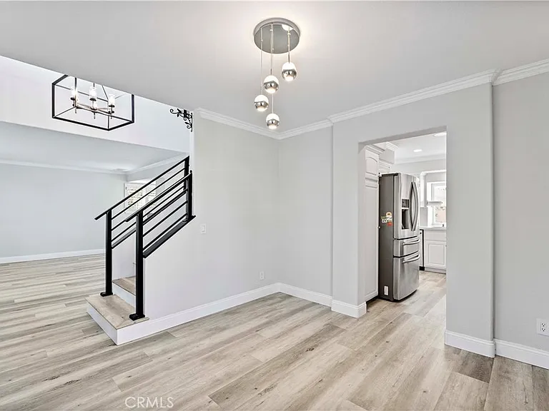 12 Dominguez St — Photo 7