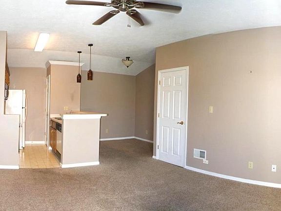 4th image of 122 Andrews Blvd