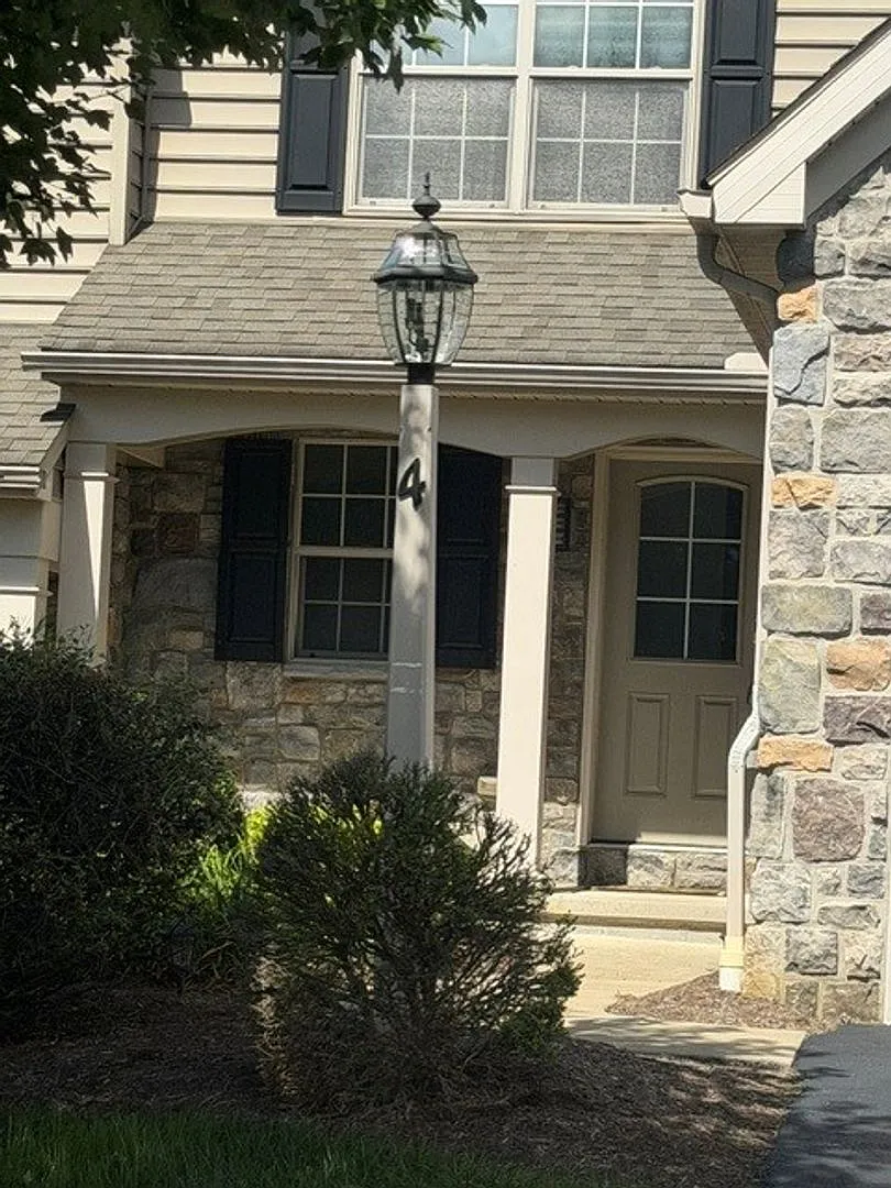 Beautiful Modern 3br 2.5 bath w/bonus room — Photo 3