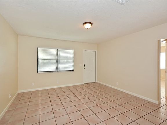 2nd image of 922 Garnett St