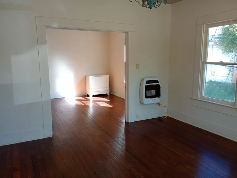 2222 Vance Ave — Photo 3